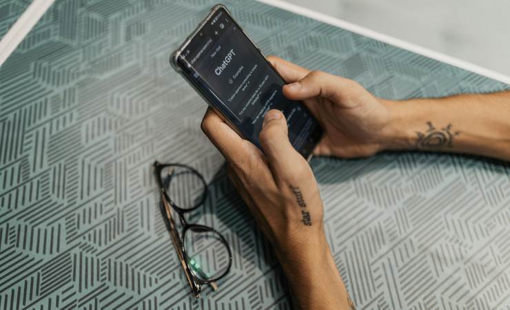 scrivere su ChatGPT su smartphone