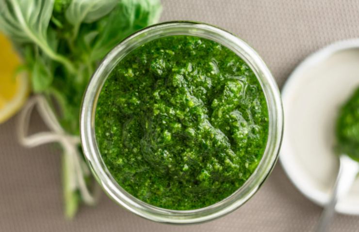 barattolo di pesto alla genovese